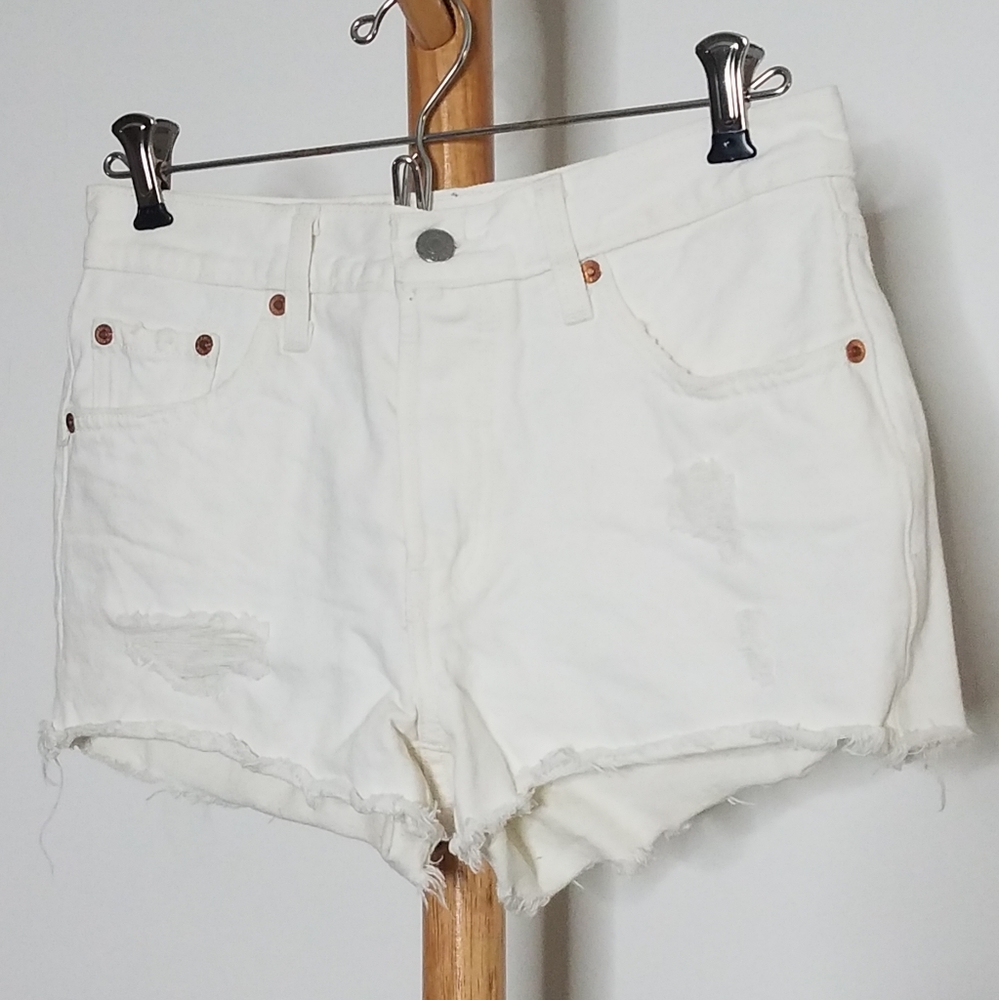 Levi's 501 White Cut Off Distressed Raw Hem Shorts Size 25 - Picture 3 of 7